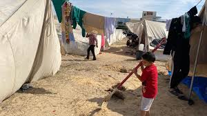 بين ركام الألم ... تبنى أحلام الصغار